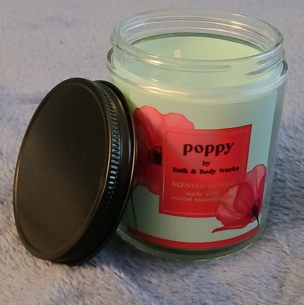 NEW | BATH And BODY WORKS SINGLE WICK CANDLE